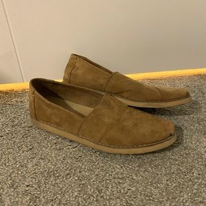 Tan slip on TOMS size 8.5